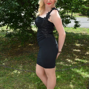 Rochie de seara scurta, neagra, model cambrat pe corp si pe un umar - Img 3