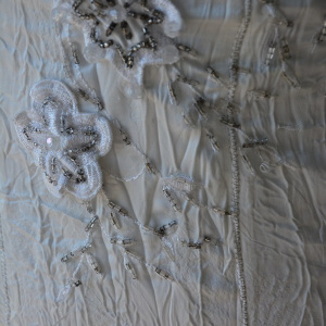 Rochie de vara, alba, cu aspect creponat si broderie deosebita - Img 2
