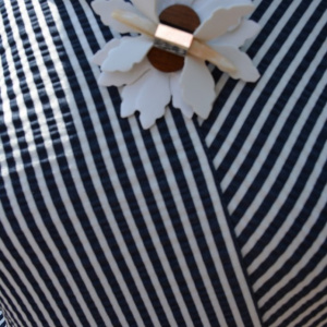 Rochie de zi Gianina cu dungi si crepeu,nuanta de alb-bleumarin - Img 7