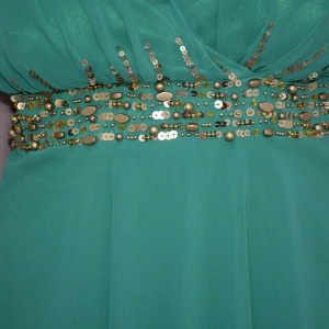 Rochie din voal si saten verde cu insertie de paiete aurii in talie - Img 4