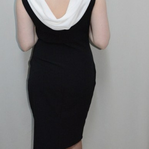 Rochie eleganta, de culoare neagra, cu insertie de lanturi argintii - Img 5