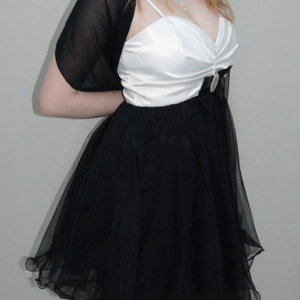 Rochie fashion, nuanta de negru-alb, esarfa rafinata - Img 3