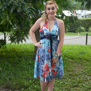 Rochie feminina, in culori de vara, prevazuta cu un V in fata - Img 3