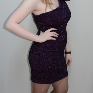 Rochie in nuanta de mov, fundita fashion aplicata lateral - Img 3