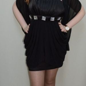 Rochie in nuanta de negru, decolteu clasic, strasuri chic - Img 2