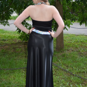 Rochie lunga din saten, de culoare neagra, cu decolteu adanc - Img 5