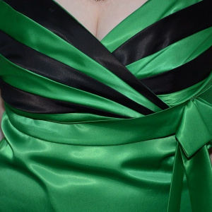 Rochie moderna, nuanta de verde, decolteu in V - Img 4