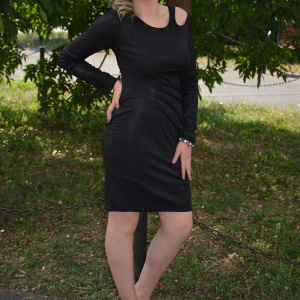Rochie neagra, cu un decupaj pe umarul stang - Img 4
