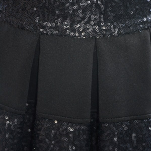 Rochie neagra in tendinte cu pliuri mari si design de paiete - Img 2