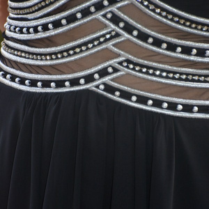 Rochie rafinata de seara, neagra, cu falduri si insertie argintie in talie - Img 5