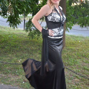 Rochie rafinata ,neagra ,cu corset alb infasurat in dantela neagra - Img 3