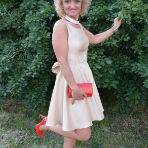 Rochie scurta de nunta, croi evazat, fara maneca, nuanta bej - Img 3