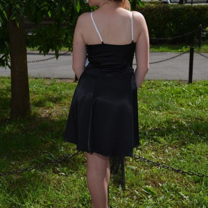 Rochie tinereasca de seara, model scurt, alb cu broderie neagra - Img 3