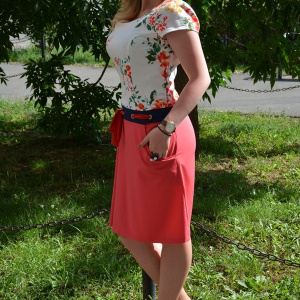 Rochie tip costum, de culoare corai, cu imprimeu in partea de sus - Img 4