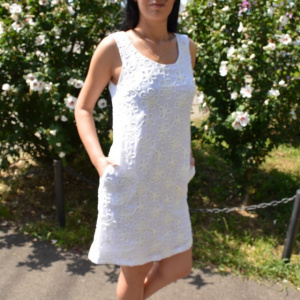 Rochie trendy cu croi lejer, design floral, realist, pe fond alb - Img 5