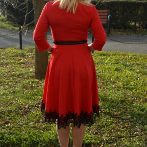 Rochie trendy de nuanta rosie, decolteu in V, insertie de dantela - Img 4