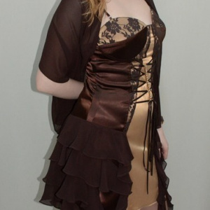 Rochie trendy, nuanta de maro, design deosebit aplicat - Img 3