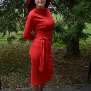 Rochie trendy, nuanta de rosu, fermoar auriu pe umar - Img 3