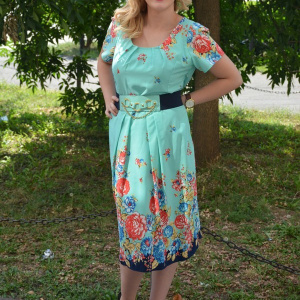 Rochie turcoaz cu flori multicolore si curea aplicata in talie - Img 4