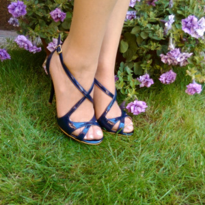 Sanda bleumarin cu toc inalt si design clasic de barete subtiri - Img 2