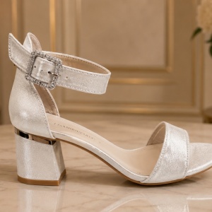 Sandale elegante, nuanta de alb sidef ,cu toc mediu ,gros, cu barete