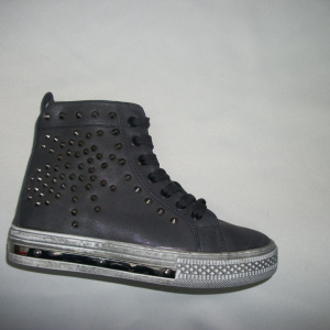 Tenis modern, tineresc, cu insertii metalice, inalti pe glezna, negri - Img 2