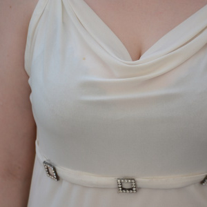 Top elegant cu bretele cu strasuri, de culoare alba, decolteu in V - Img 4