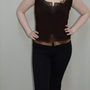 Top elegant fara maneca, de culoare maro, detalii satinate - Img 2