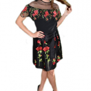 Top modern cu talie scurta, culoare neagra, cu dantela colorata - Img 1