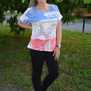 Tricou tineresc cu imprimeu rafinat in fata, alb-bleumarin-rosu - Img 5
