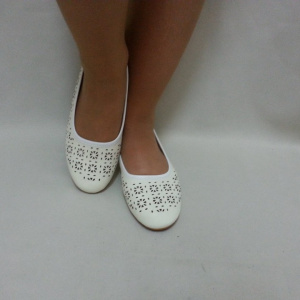 Balerin casual, alb, cu talpa plata si model de decupaje mici - Img 2