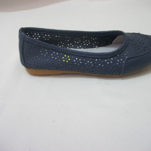 Balerin comod de culoare bleumarin, cu perforatii in motiv floral - Img 2