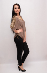 Bluza casual-eleganta cu decupaje rafinate si strasuri la decolteu nuanta de bej - Img 3