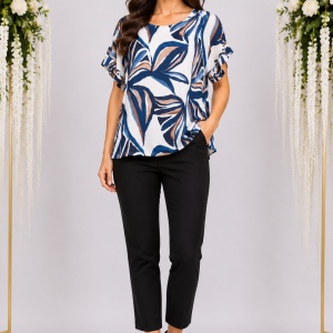 Bluză damă cu imprimeu floral albastru-alb-crem – Croială lejeră, mânecă scurtă, elegantă