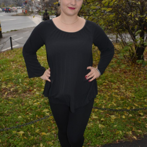 Bluza deosebita cu design plisat pe lungime, culoare neagra - Img 3