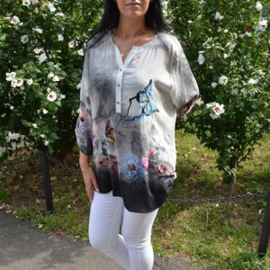 Bluza moderna, tinereasca, gri cu model de fluturi colorate - Img 4