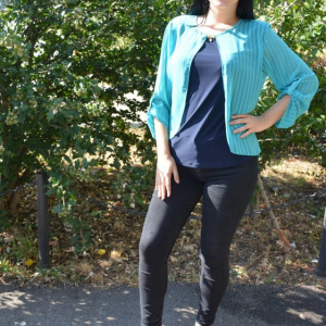 Bluza tinereasca in nuante de albastru cu design de dungi subtiri - Img 6