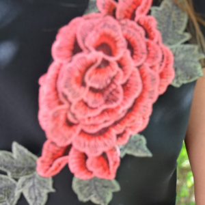 Bluza tinereasca scurta in talie, neagra cu design de floare rosie - Img 6