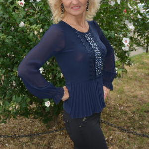 Bluza trendy cu strasuri si pliseuri mici, de nuanta bleumarin - Img 4