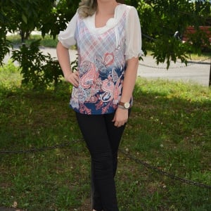 Bluze cu maneca scurta, croi drept pe silueta, albe-roz - Img 3
