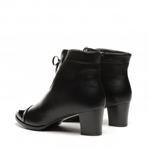 Botina scurta, nuanta de negru, cu decor cu aspect de siret - Img 4