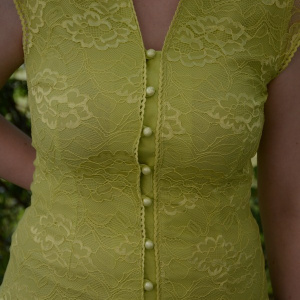 Camasa verde deschis, dantela peste un material usor elastic - Img 4