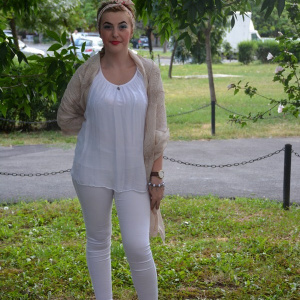 Esarfa mare cu aspect rafinat, broderie cu flori, culoare bej fin - Img 4