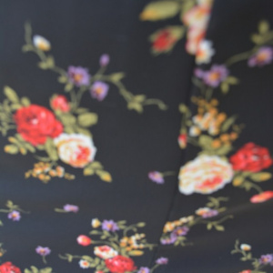Fusta lejera, midi, nuanta de negru, cu imprimeu floral multicolor - Img 6