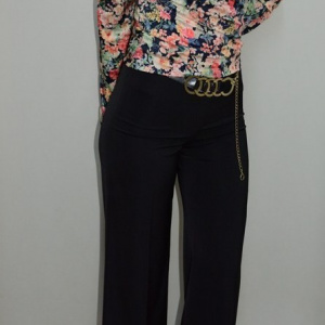 Pantalon elegant, de culoare neagra, dispune de un croilarg, tip fusta - Img 4