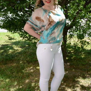 Pantalon fashion, nuanta alba cu buzunare in spate, detalii aurii - Img 3