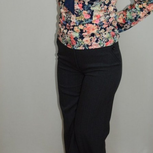 Pantalon lung, model clasic, cu insertii de cusaturi, de culoare gri - Img 2