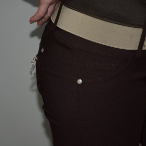 Pantalon tineresc, cu insertii de cusaturi, croiala moderna, nuanta maro - Img 5