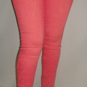 Pantaloni casual, corai, mulati, picioarele sunt puse in evidenta - Img 2
