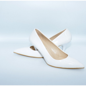 Pantof clasic, de culoare alba, piele ecologica cu aspect de lac - Img 4